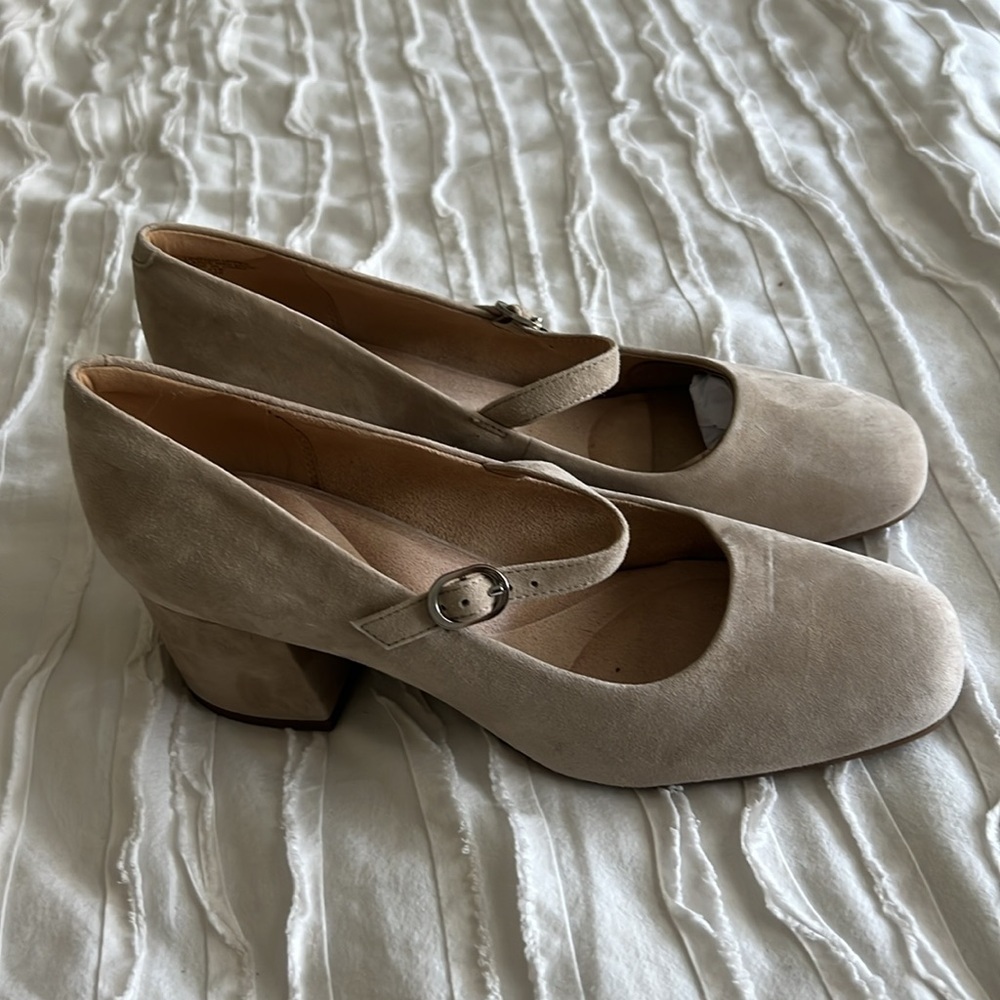 Rockport Suede Block Heel Shoes - Picture 3 of 11